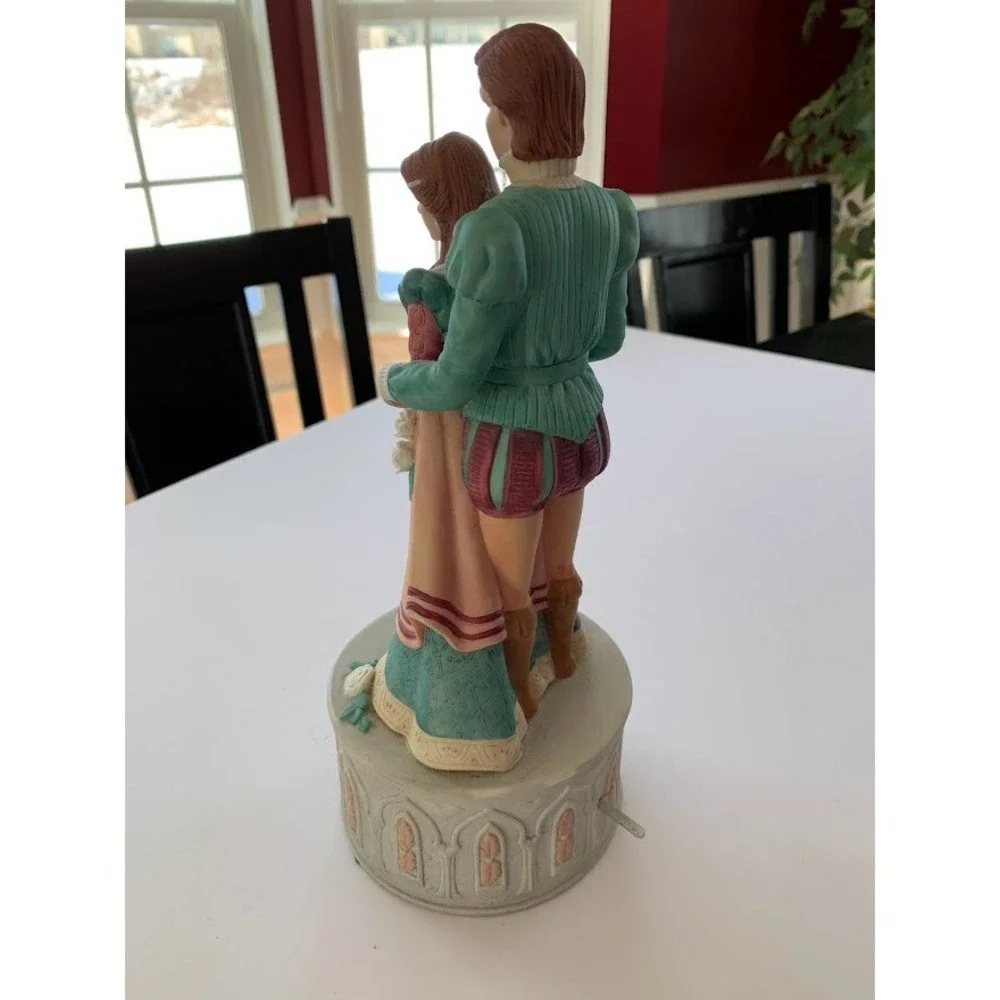 Enesco Romeo & Juliet Porcelain Music Box Karen Hahn 1988‎ Vintage SHIPS FAST!